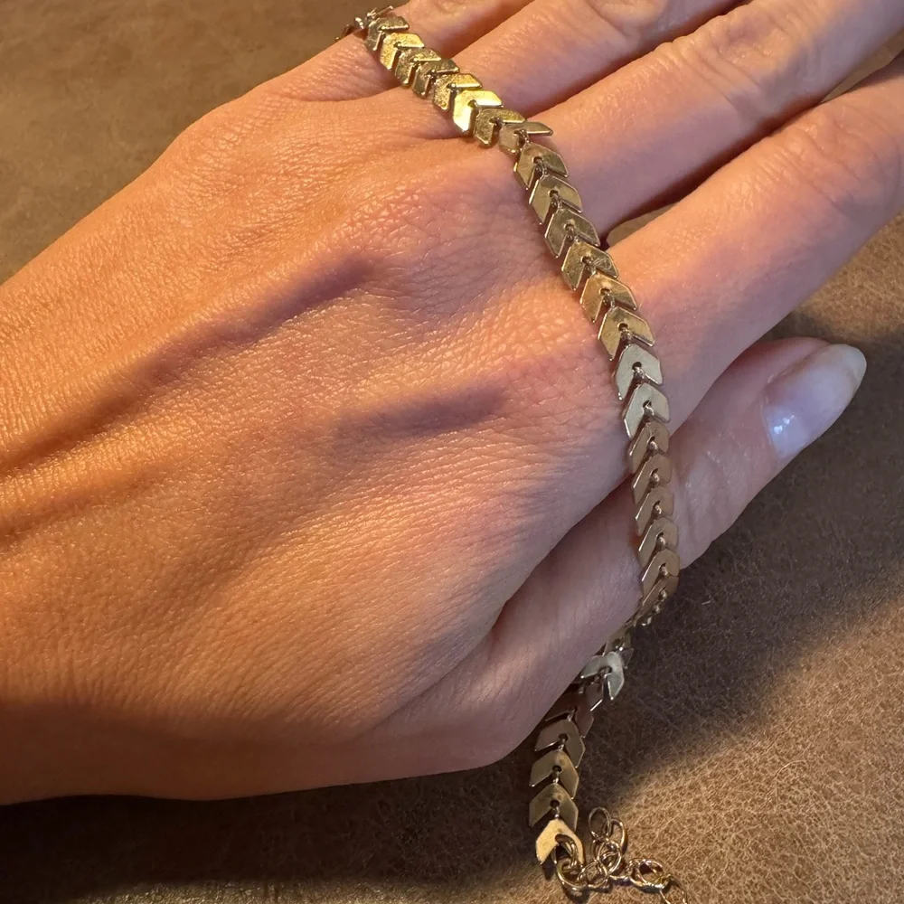 Chevron Pattern Gold Choker - Picture 5 of 6